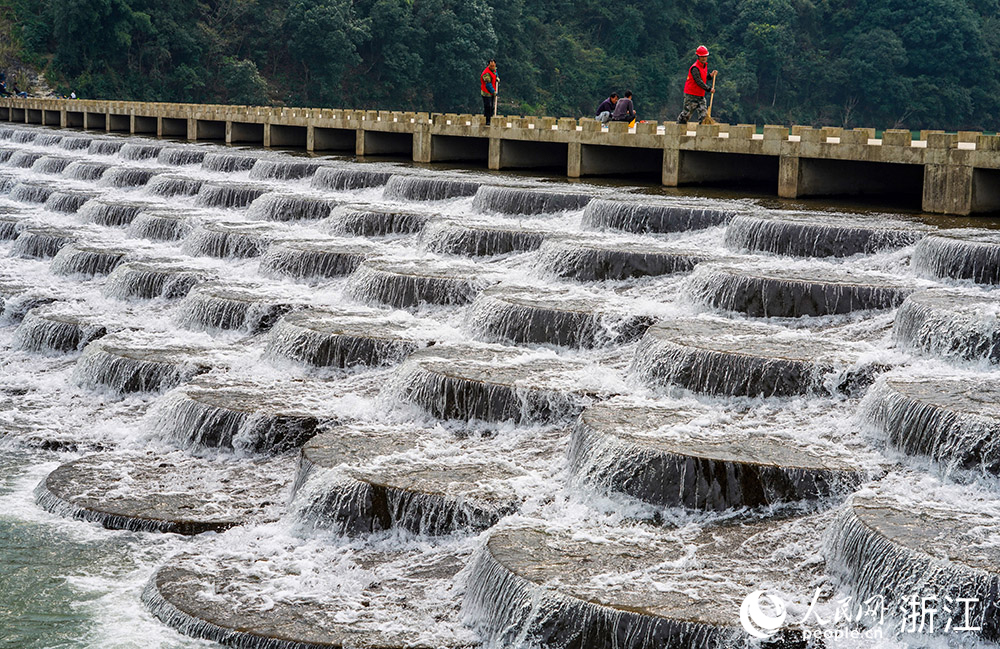 ӵˆTڌЌhǰͯɽ~[߉MбIW z