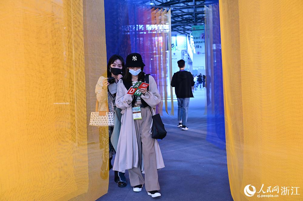 bˇgƷ֮⡷ɞ˴չğTcW ~eÔz