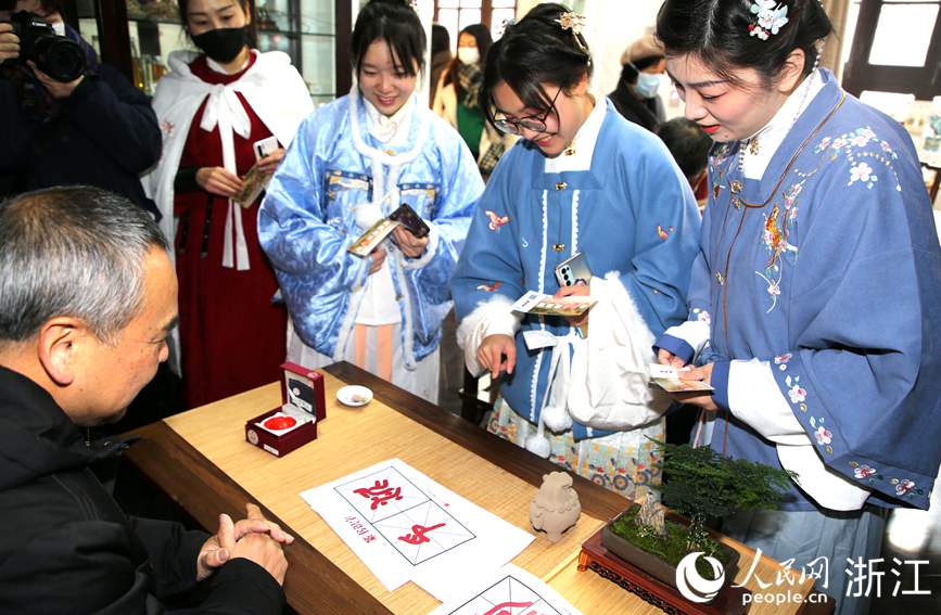 c׭RĿϳǅ^岨ֵD