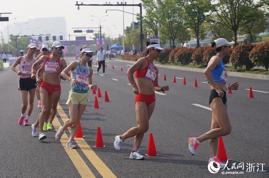 ŮӸĿxͨ^۷cW z