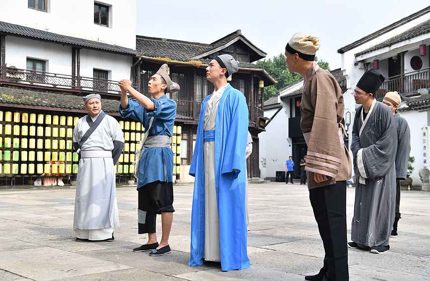 ݳͨ^vοϲҊɫչFĻcǱɫꐽsz