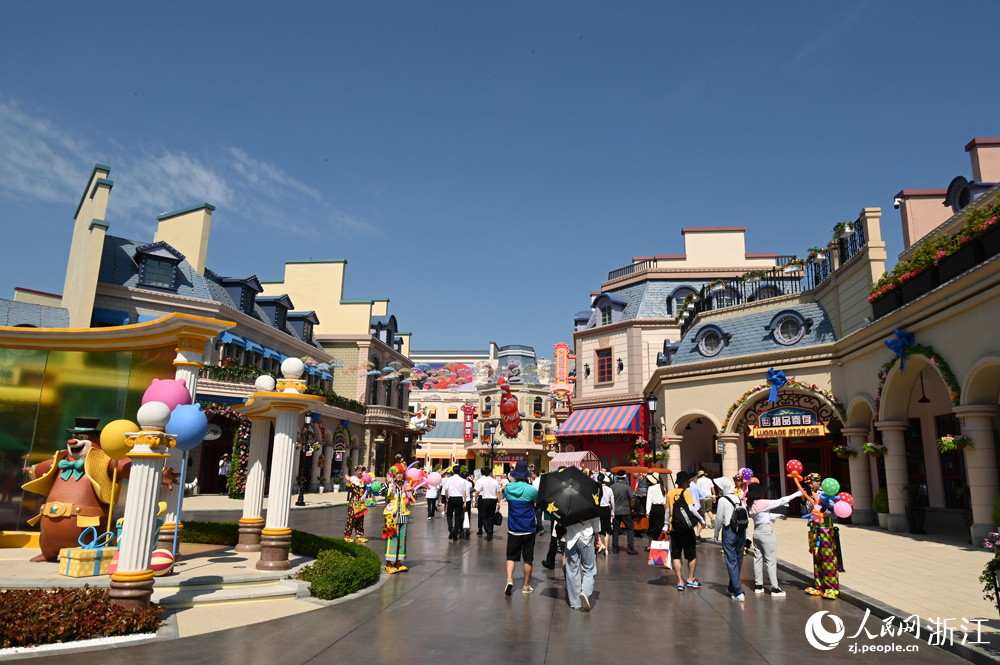 上午9時許，已有游客陸續入園。人民網 葉賓得攝