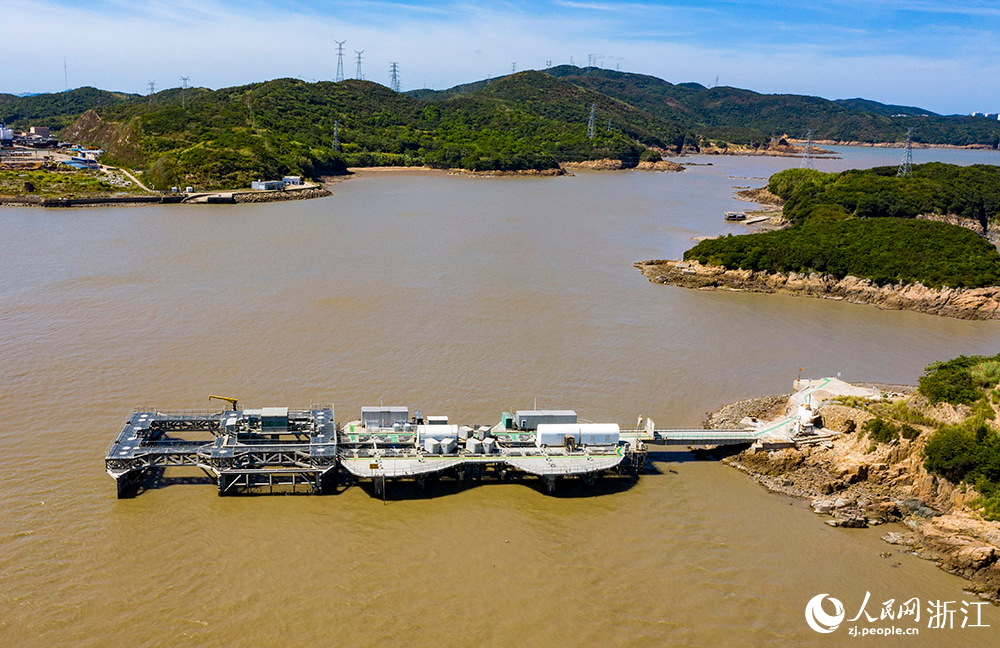 8月9日，俯瞰形似“小提琴”的LHD海洋潮流能發電站。人民網 章勇濤攝