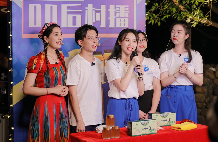 宣講第三篇章在橫坎頭村民廣場舉行，講述了非遺致富、直播帶貨的故事。天目新聞供圖