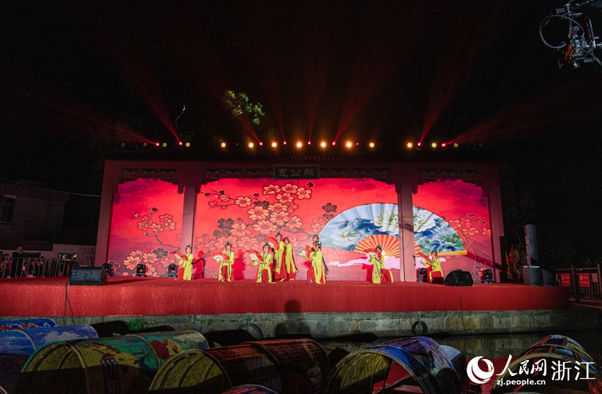 精彩曲目引得現場掌聲陣陣。人民網 張帆攝