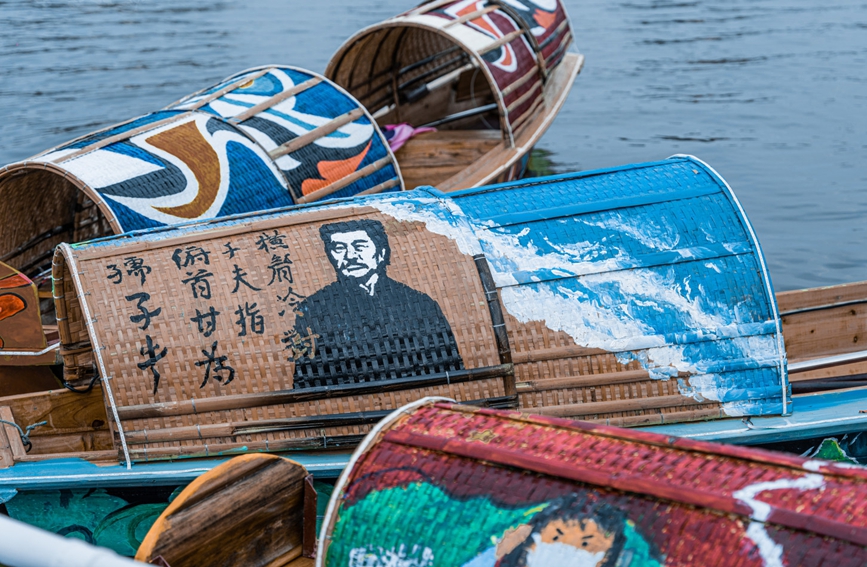 彩繪烏篷船。孫端街道供圖