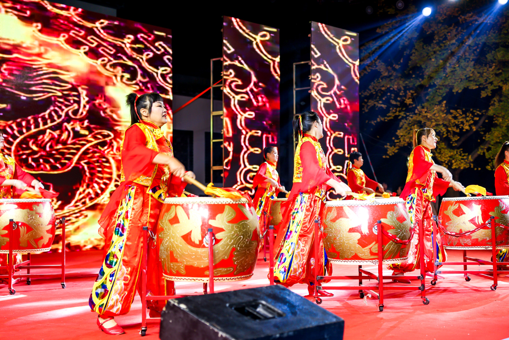 霞泉村威風鑼鼓隊的表演熱情洋溢又振奮人心。周俐燁攝