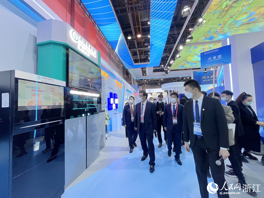 農業銀行打造了此次展會唯一一個“碳中和”展位。人民網 記者張麗瑋攝