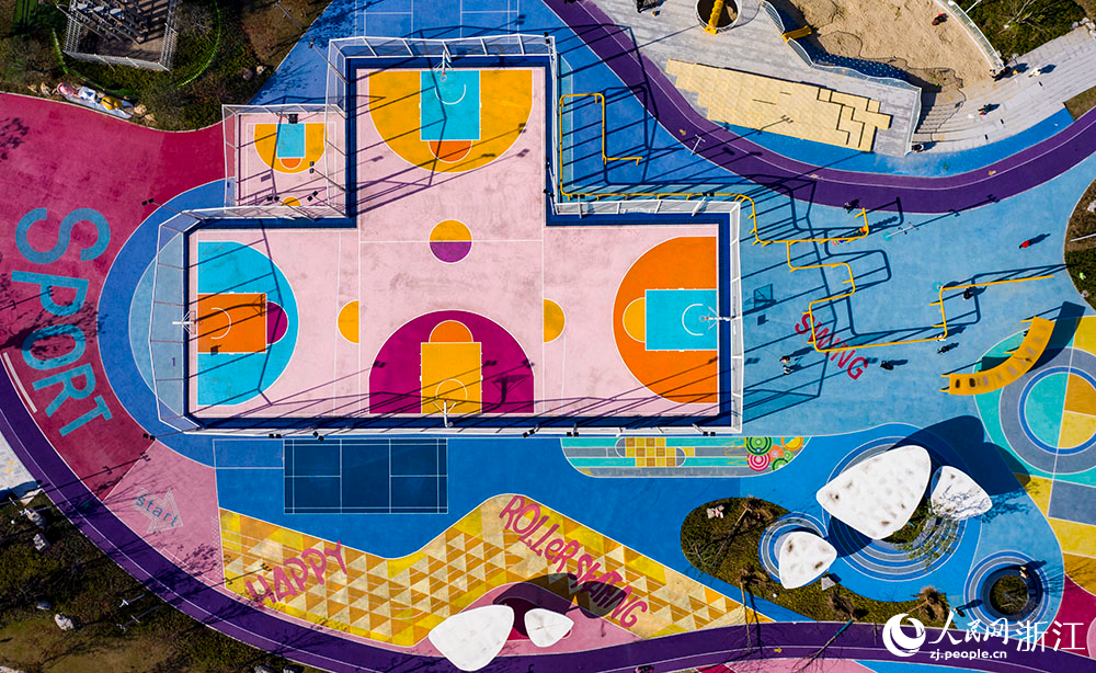 空中俯瞰杭州市臨平區喬司街道豐彩運動公園。人民網 章勇濤攝