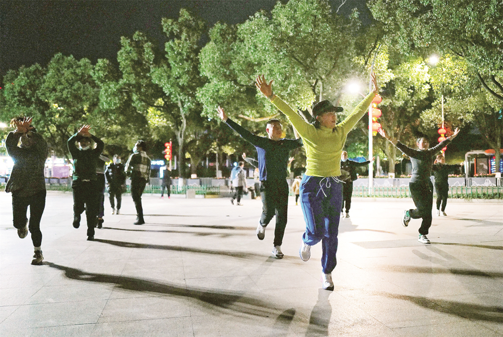 公園重現廣場舞。黃瀚攝