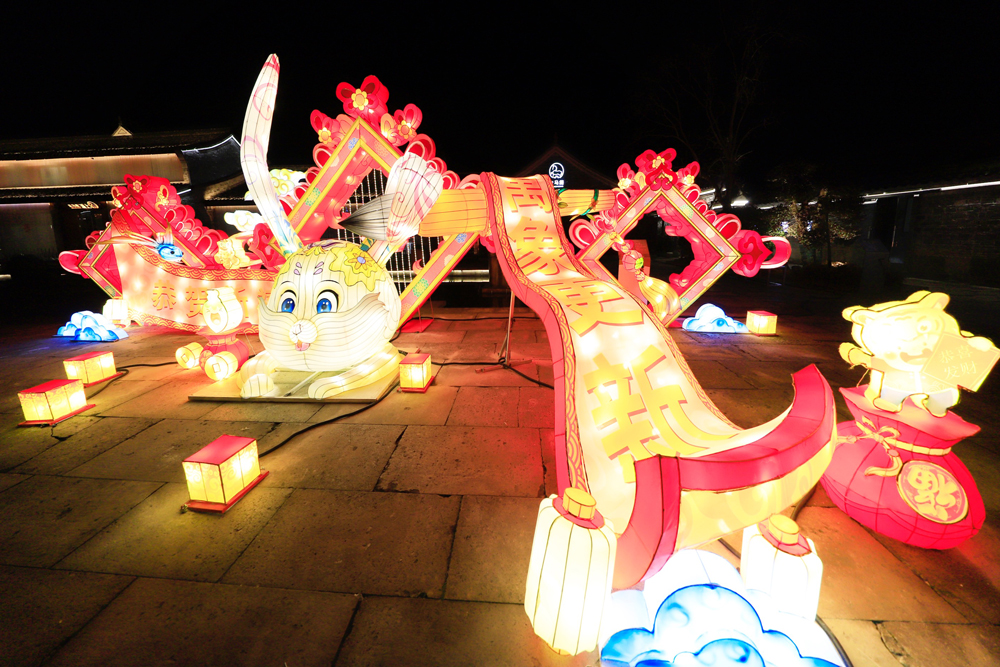 為期一個月的“城慈納萬?！睂毑責魰瘸?023癸卯年新春燈會正式啟幕。慈城鎮供圖