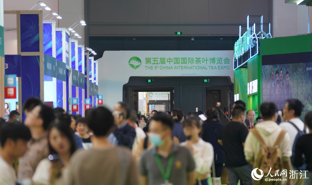 5月20日，第五屆中國國際茶葉博覽會在杭州開幕，市民、游客們前來體驗一場“茶的盛宴”。人民網記者 郭揚攝