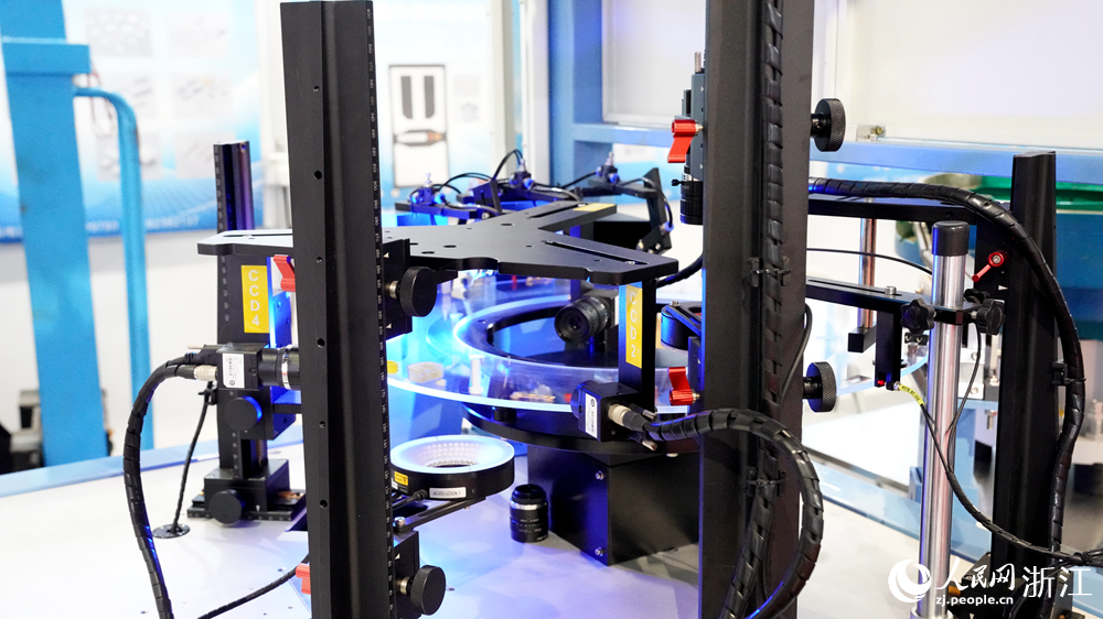 視覺檢測機器人。人民網 陳陸洵攝