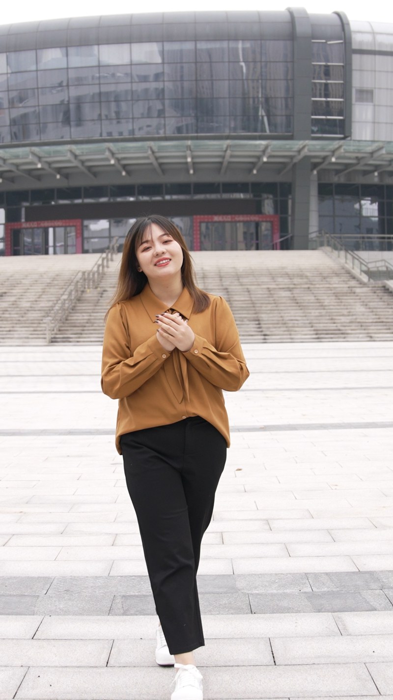 《最美的風景》MV中季敏鈺正在演唱。受訪者供圖