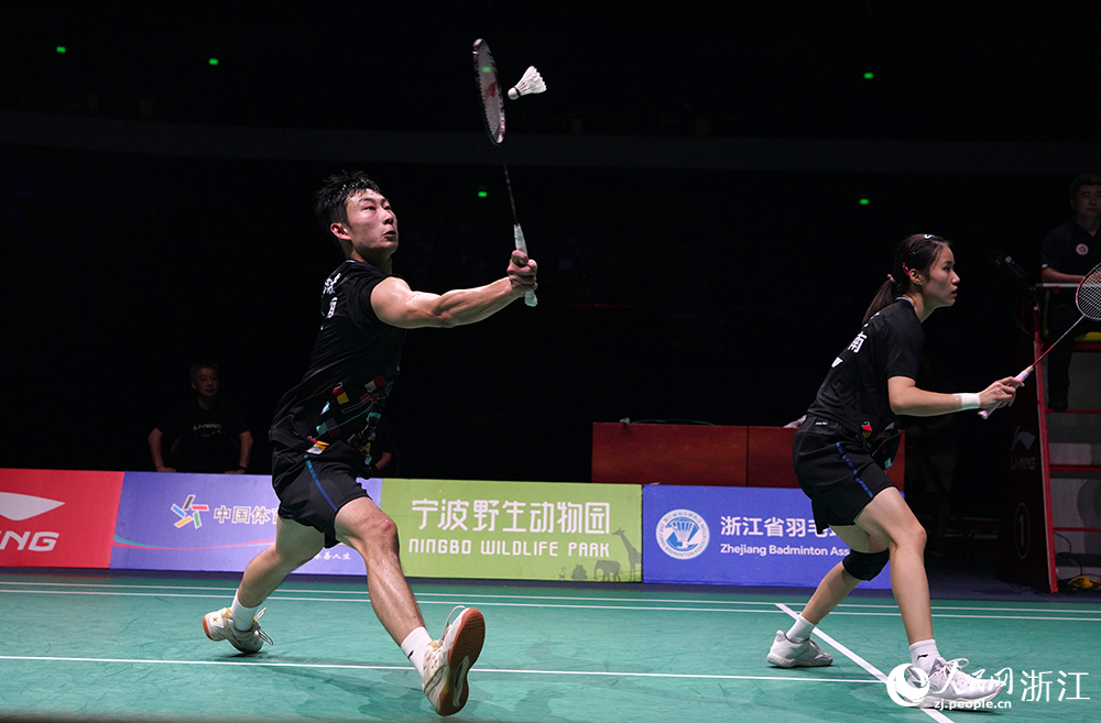 8月13日，在寧波奧體中心體育館，湖南隊組合周志宏和唐睿芝在比賽中。人民網 章勇濤攝