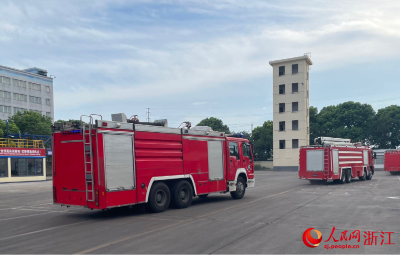 消防出警演練。人民網 秦銘澤攝