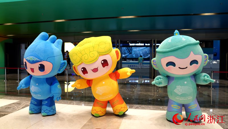 亞運吉祥物歡迎媒體記者到來。人民網 陳陸洵攝