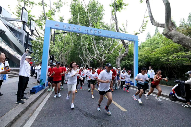 陳敏參與長跑迎亞運活動。受訪者供圖