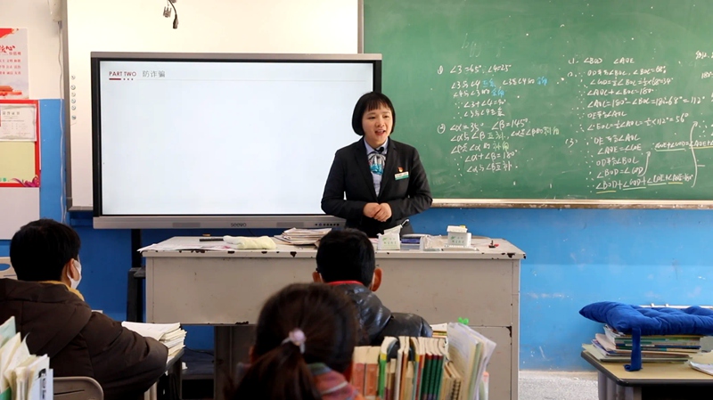 金玉瓊正在為學生們講課。受訪者供圖