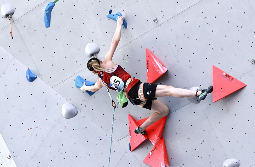 中國隊選手張悅彤在比賽中。杭州亞組委供圖