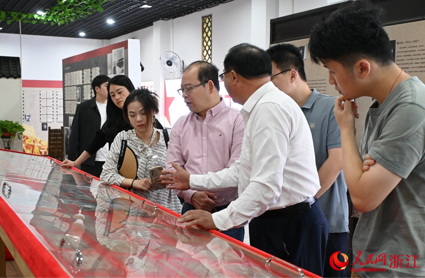 采訪團參觀浙東紅色記憶館。人民網記者 張麗瑋攝