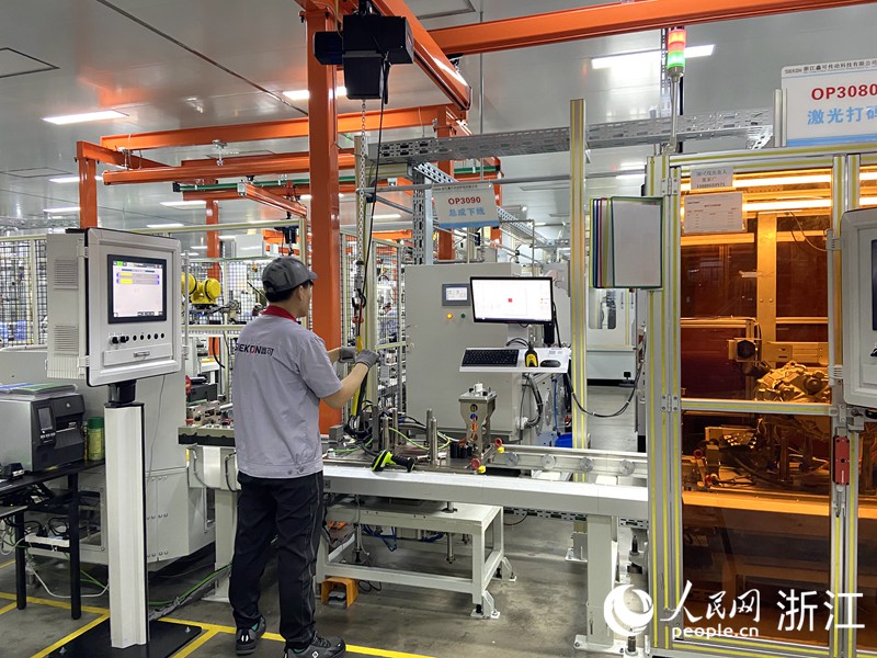 鑫可傳動智能數字化裝配流水線。人民網 方彭依夢攝