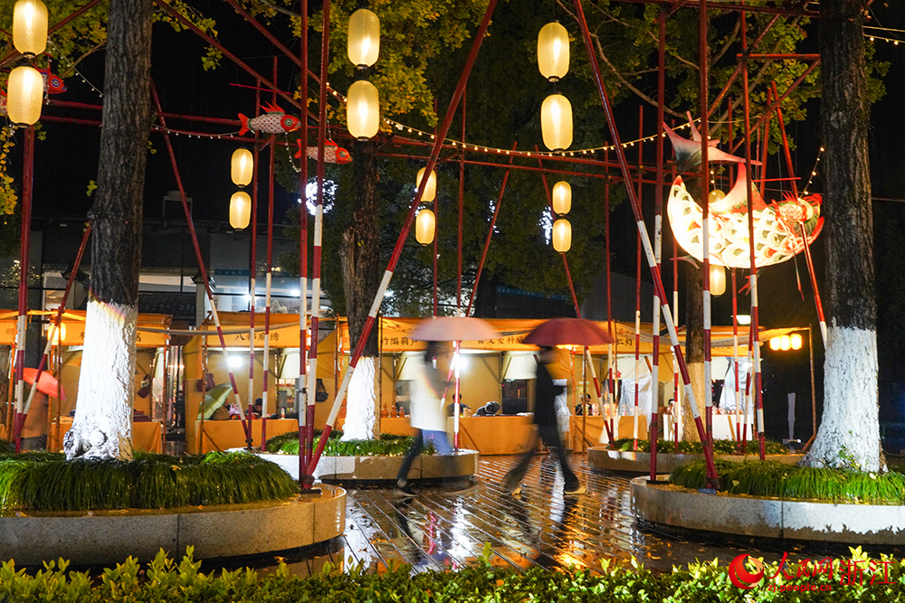 市民在2023千島湖創意生活周啟動儀式現場。人民網 章勇濤攝