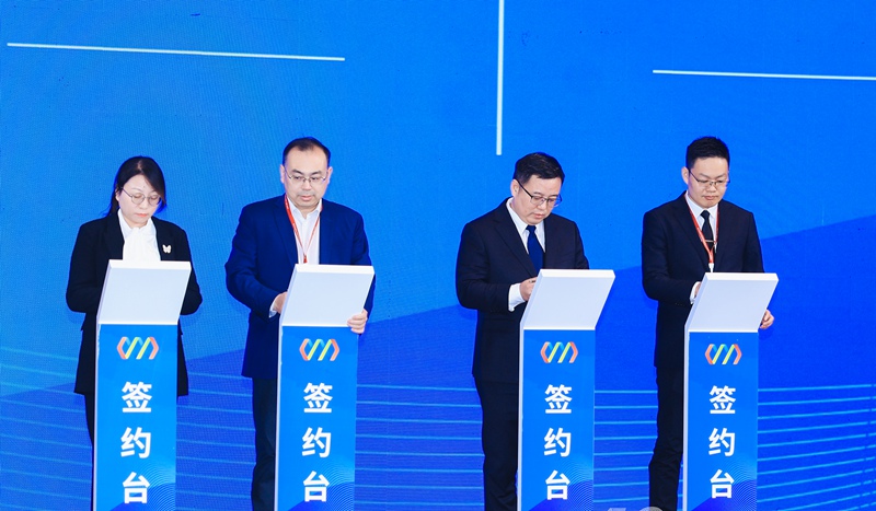 大會現場，重點產業項目集中簽約。越城區委宣傳部供圖