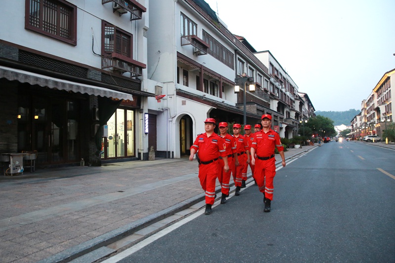 諸暨“紅楓義警”。諸暨市公安局供圖