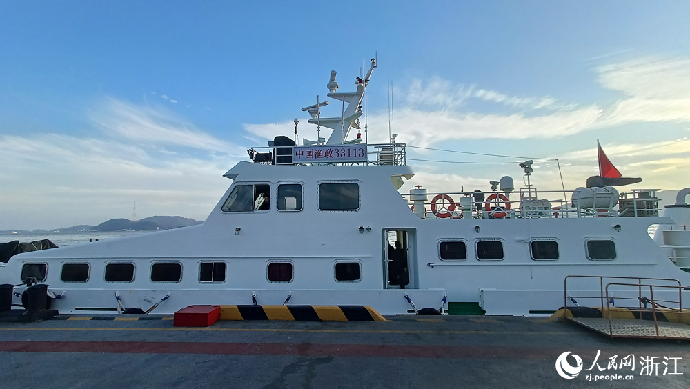 “航行的支部”33113示范船。人民網 劉欣蔚攝