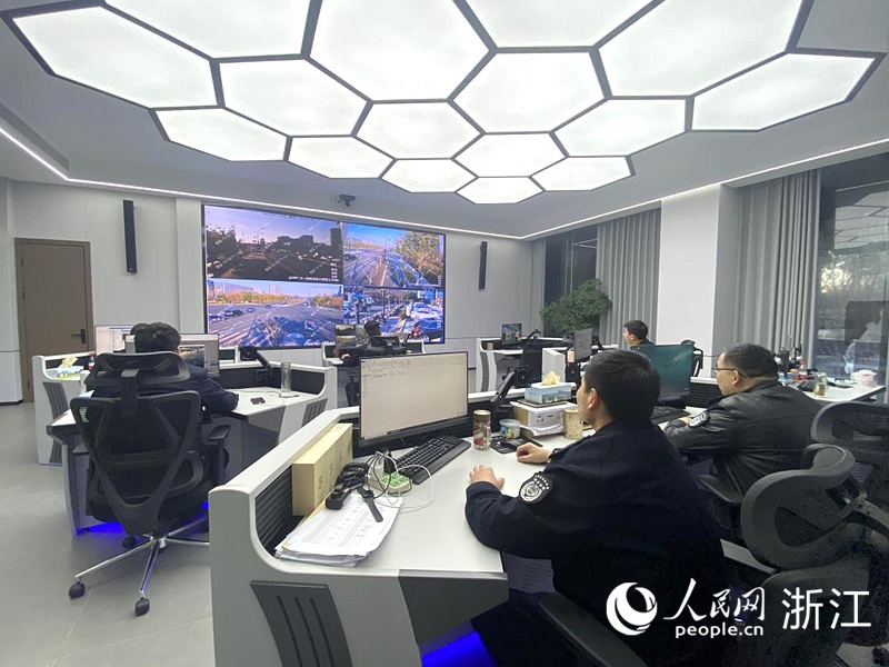 “城市芯”內的指揮中心。人民網 方彭依夢攝