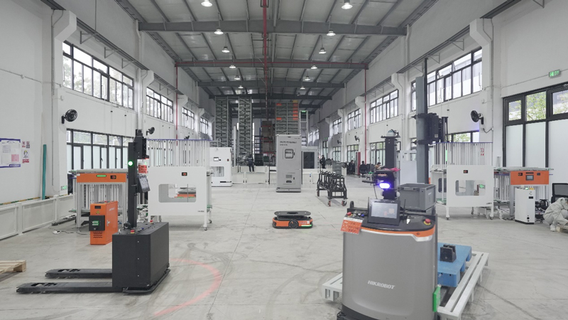 智造現場板塊采用真實場景化的環境呈現，總面積達3000平方米。 ?？低暪﹫D