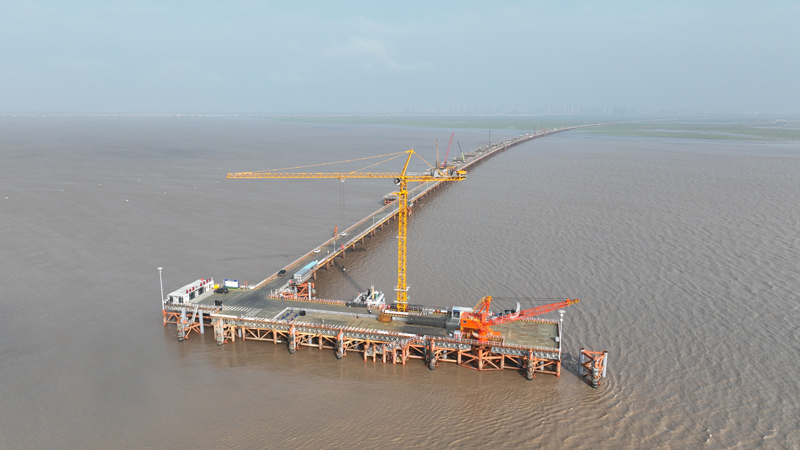 杭州灣跨海大橋棧橋碼頭俯瞰圖。 中交二航局供圖