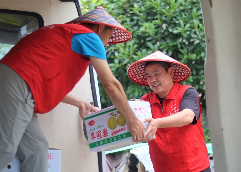 “香溢”志愿者開展返程物流運回農產品。金華市煙草專賣局供圖