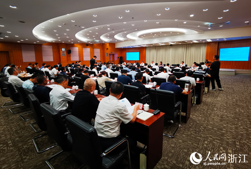 湖州市舉行第90期周三親清直通車·政企懇談會。人民網記者 張帆攝