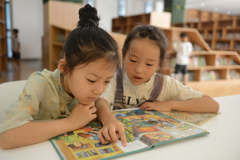 為孩子們提供暑期閱讀空間。甬江街道供圖