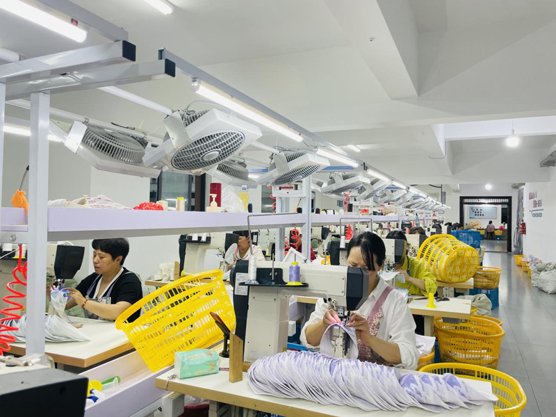 “巾幗共富工坊”為群眾提供安全舒適的工作環境。潛聰慧攝