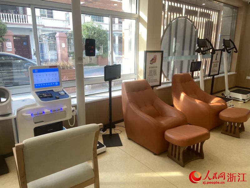 繆家村“老吾老”5A級居家養老服務照料中心內的康復醫療區。人民網 方彭依夢攝