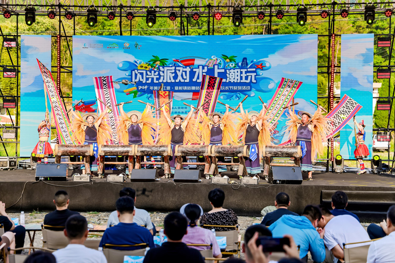 2024年黃浦江源·章村鎮咕嚕咕嚕水上樂園玩水節系列活動啟動。李靖攝