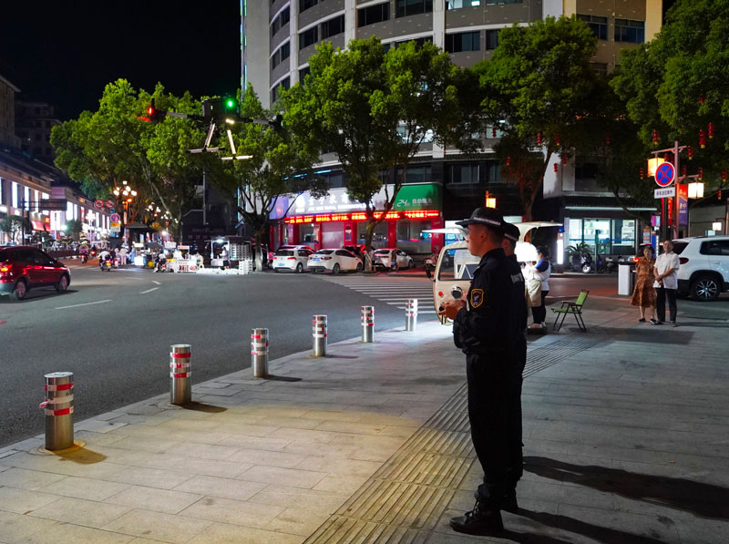 在城區開展空中夜巡。沈鴻攝