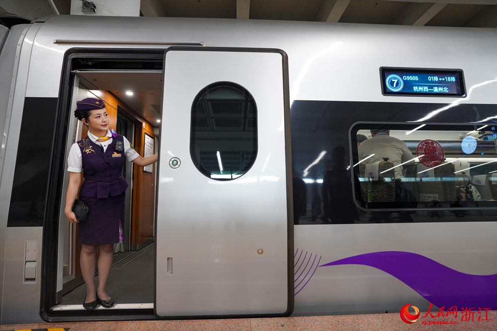 9月6日上午9時許，杭溫高鐵正式開通運營。人民網 章勇濤攝