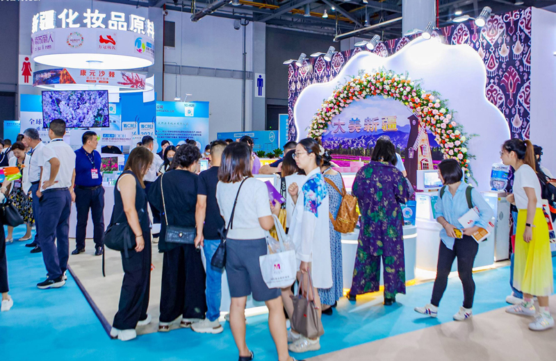 新疆原材料展區吸引了眾多觀眾體驗。受訪者供圖