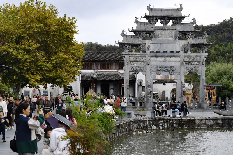 杭黃高鐵為黃山市黟縣的旅游經濟發展注入了新動力。徐旻昊攝