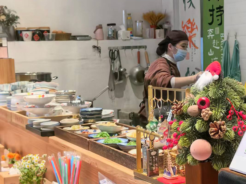 農創客葉俊維的小吃店。人民日報記者 顧春攝