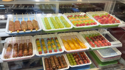 新春集市上的糖葫蘆。人民網記者 龔莎攝