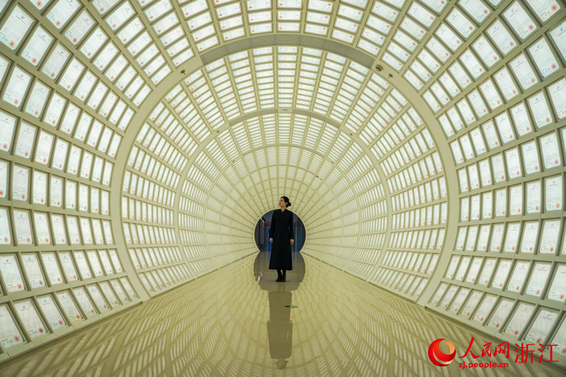 位于方太集團總部的專利墻，展示了方太部分專利。人民網章勇濤攝