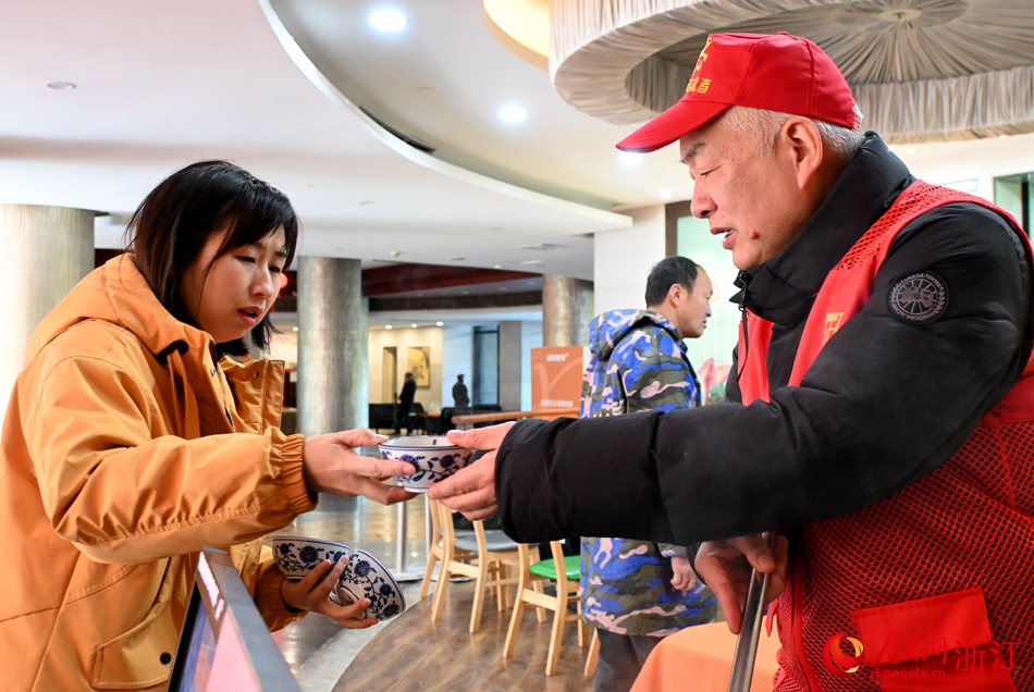 菜湯。人民網記者 張麗瑋攝