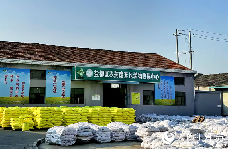 打包好的農廢品，等待運往專業機構進行無害化處理。人民網 周夢嬌攝