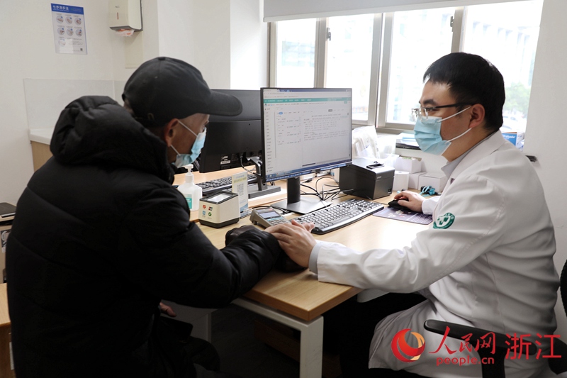 貓毛過敏專病門診。人民網 方彭依夢攝