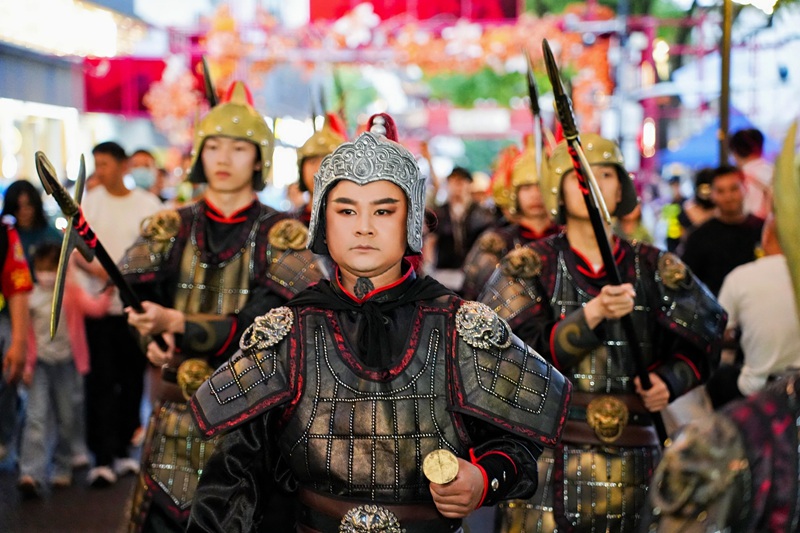 “五一”期間，《一越千年·古韻長歌》大型沉浸式夜間演藝活動在紹興古城開啟。越城區委宣傳部供圖